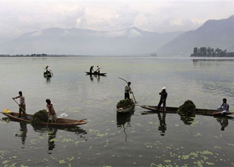 Saving Dal: India's most beautiful lake is being overtaken by weeds.